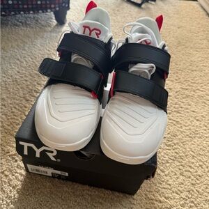 NIB TYR L-2 Lifter shoes W9/M7.5